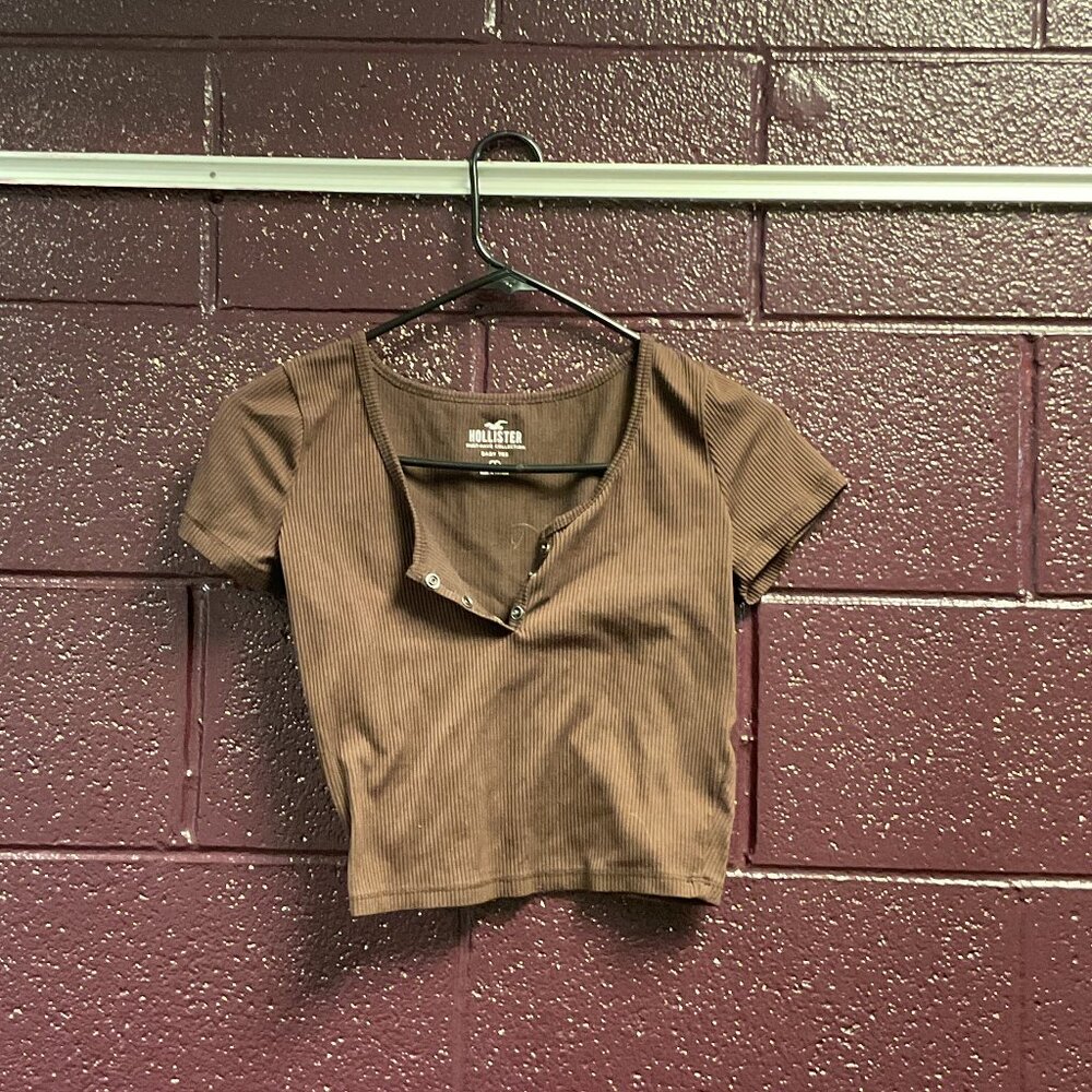 Hollister Brown Ribbed Button-Front Crop Top – Size Small